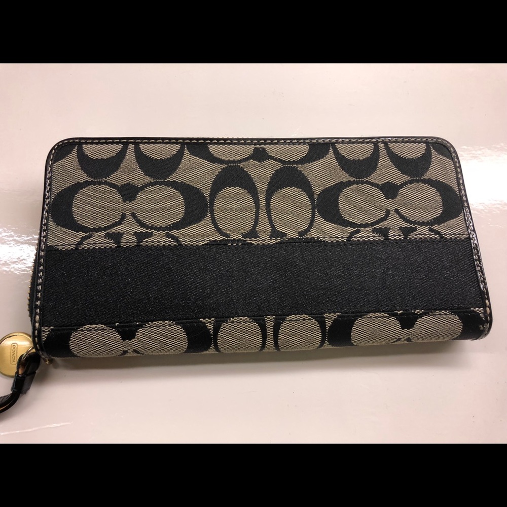Coach Black Sig Stripe Zip Around Wallet #40021